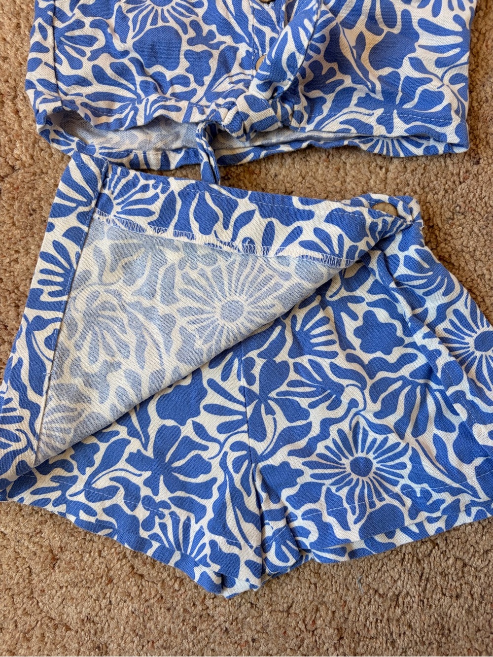 Vince Camuto 3T Blue & White Floral Linen Blend Two-Piece Shirt & Skort Set - Picture 6 of 7